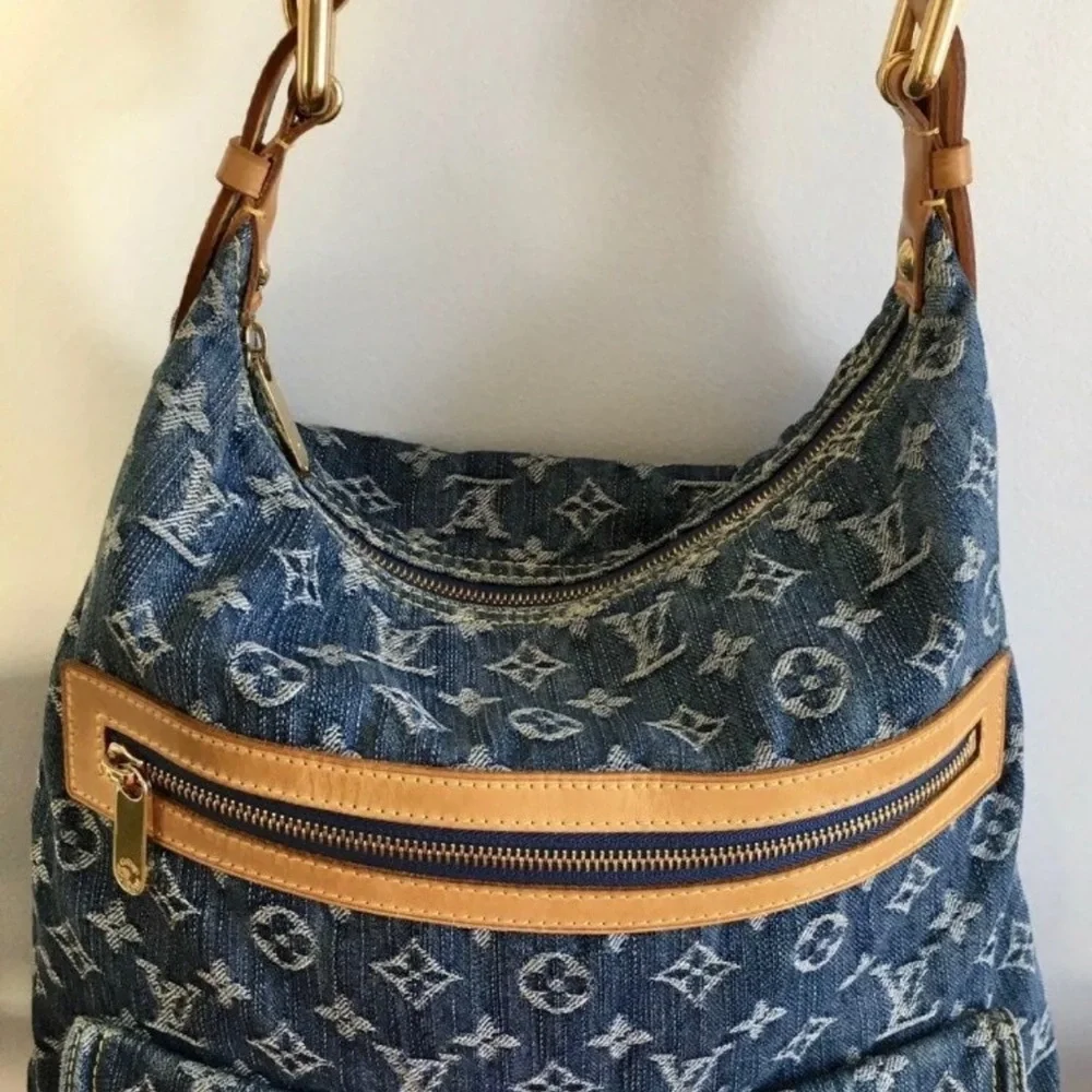 A104- 💯 % authentic Louis Vuitton Denim shoulder bag